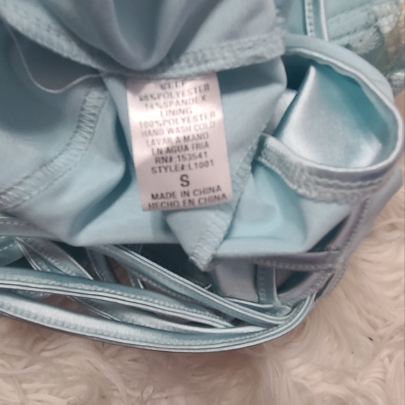 2 bodysuits - Picture 6 of 6